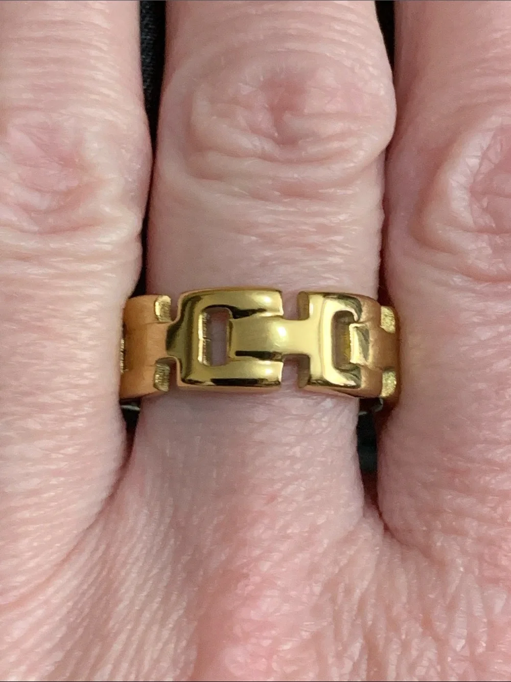 NWT gold tone cut out ring size 8
